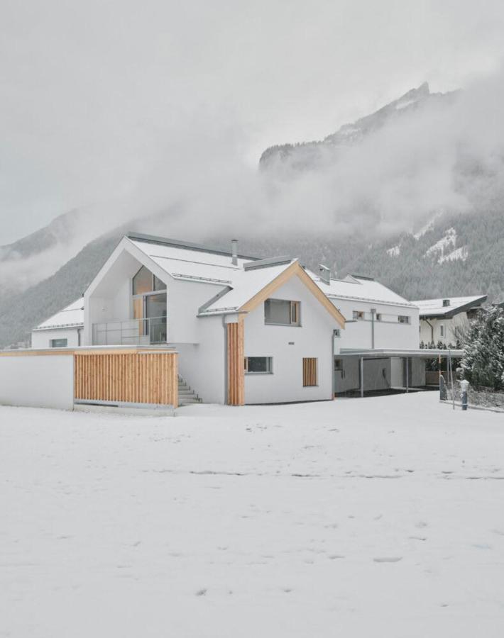 Urban Mountain Chalet With Lake View Маурах Экстерьер фото