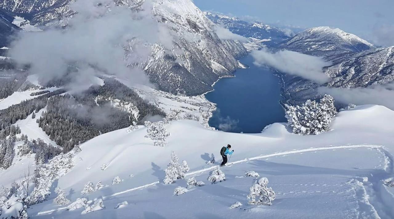 Urban Mountain Chalet With Lake View Маурах Экстерьер фото