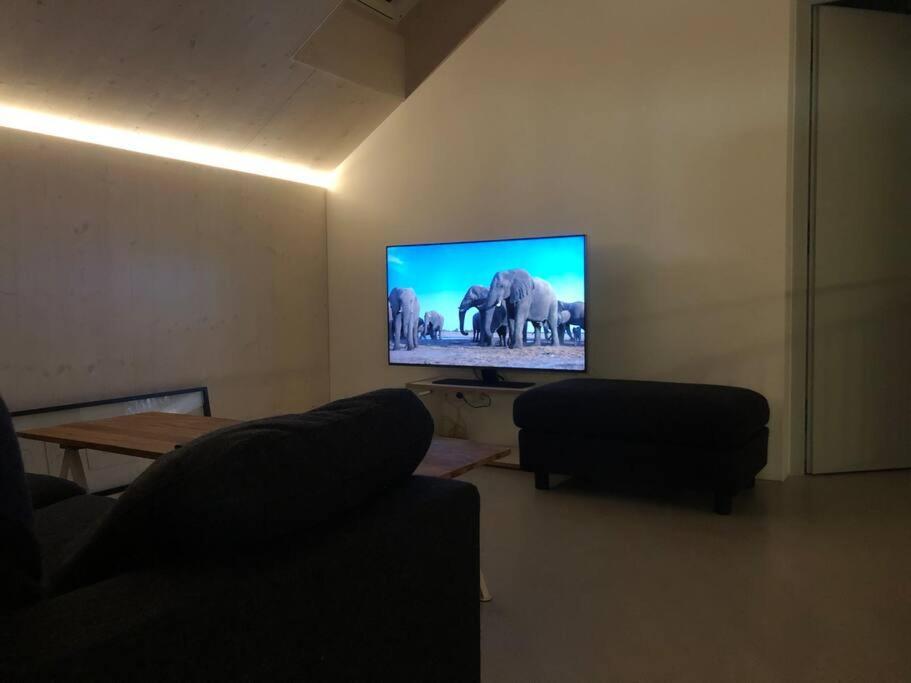 Urban Mountain Chalet With Lake View Маурах Экстерьер фото