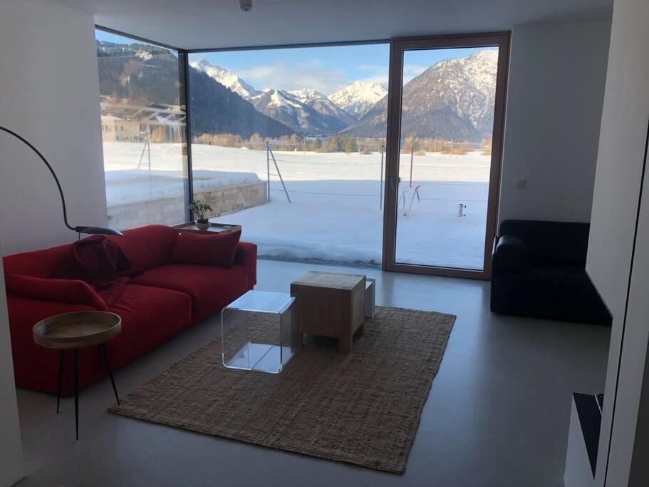 Urban Mountain Chalet With Lake View Маурах Экстерьер фото
