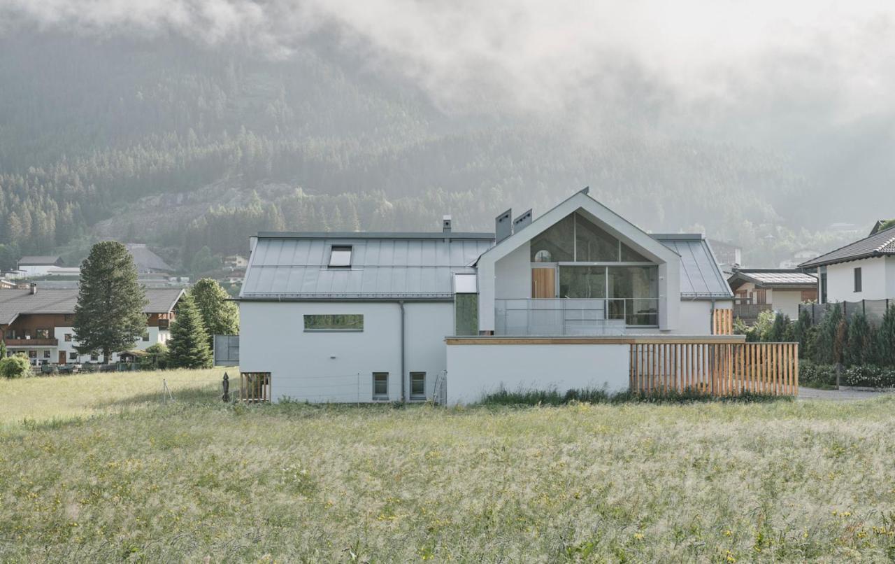 Urban Mountain Chalet With Lake View Маурах Экстерьер фото