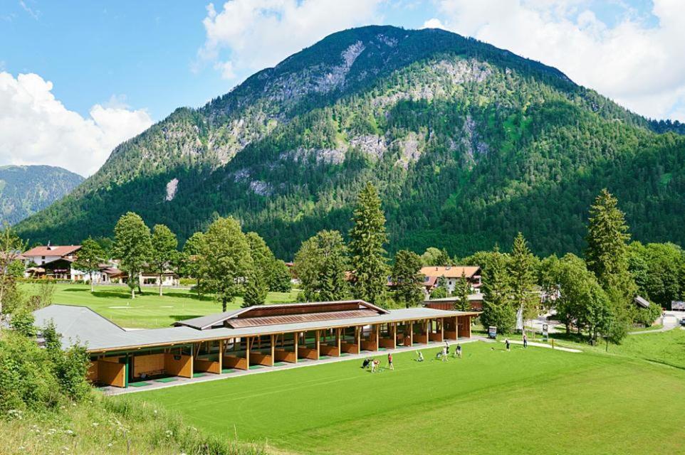 Urban Mountain Chalet With Lake View Маурах Экстерьер фото