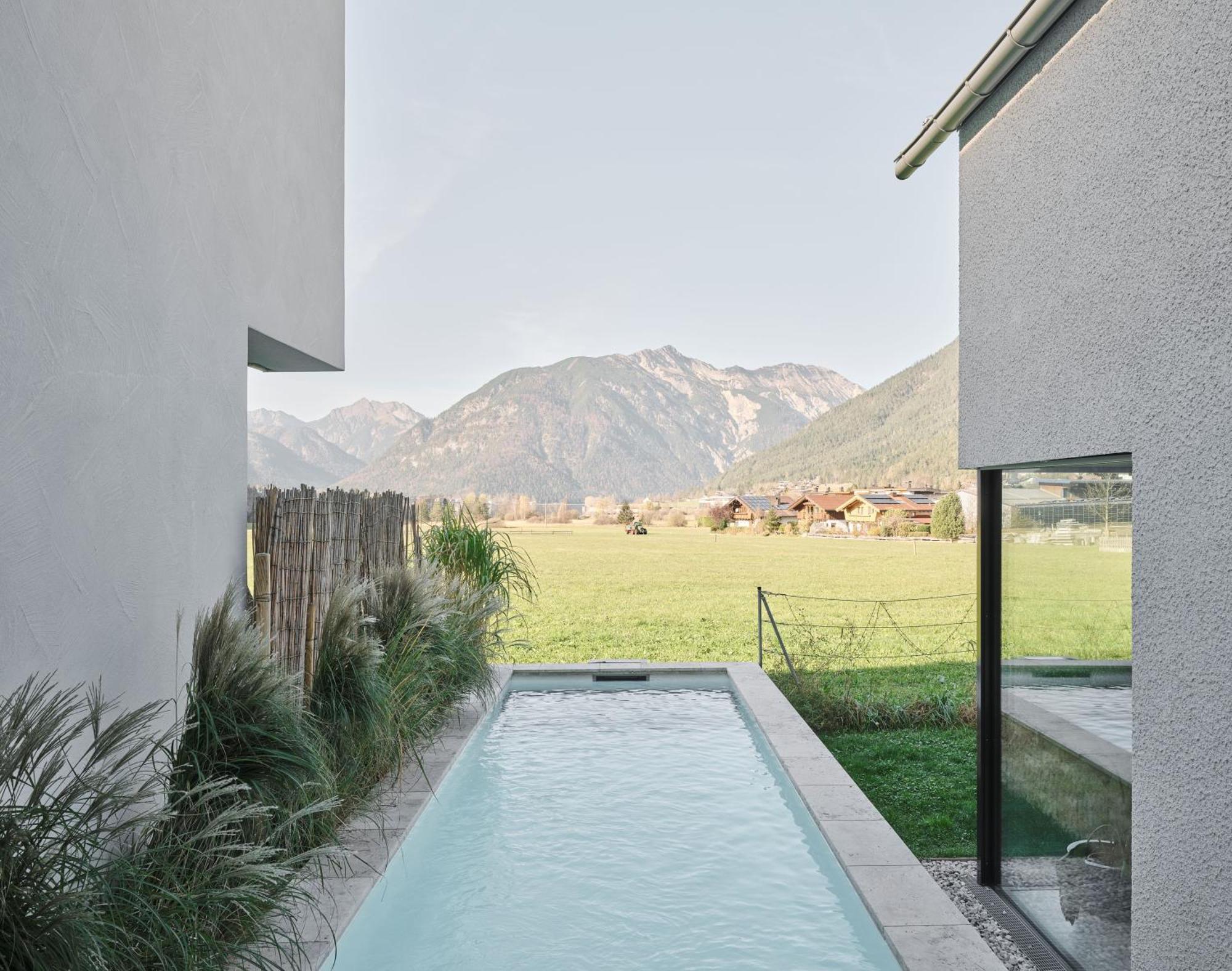 Urban Mountain Chalet With Lake View Маурах Экстерьер фото